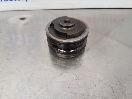 Fendt 818, 700, 800 Vario, Pto Shift Cover, Piston 716151220460 - Трансмиссия: фото 1 Fendt 818, 700, 800 Vario, Pto Shift Cover, Piston 716151220460 - Трансмиссия: фото 1