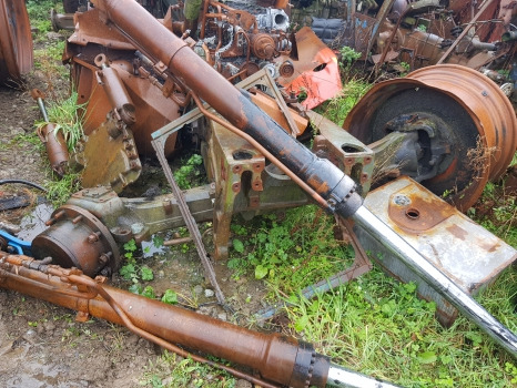 Fendt 818, 718, 714, 720, 820, Front Axle Complete F718301020620 - Ось и запчасти: фото 1 Fendt 818, 718, 714, 720, 820, Front Axle Complete F718301020620 - Ось и запчасти: фото 1