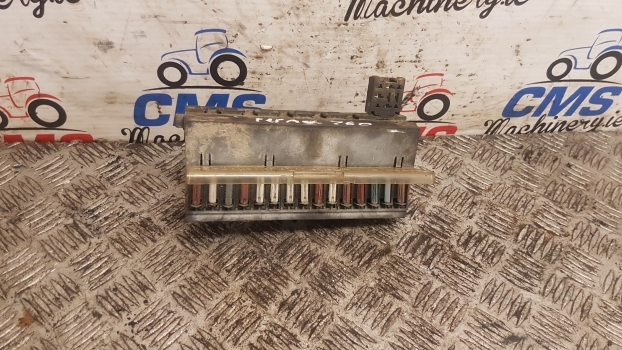 Fermec 760 Fuse Box - Предохранитель для Экскаваторов-погрузчиков: фото 1 Fermec 760 Fuse Box - Предохранитель для Экскаваторов-погрузчиков: фото 1