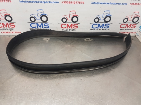 Ford 1000, 600 Series, 4000, 4600 Mudguard Rubber Gasket 81825478 - Крыло: фото 1 Ford 1000, 600 Series, 4000, 4600 Mudguard Rubber Gasket 81825478 - Крыло: фото 1