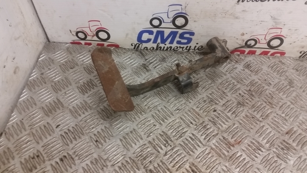 Ford 40 Series 7740, 7840, 8240, 8340 Clutch Pedal 82008157, 82001427 - Сцепление и запчасти для Тракторов: фото 1 Ford 40 Series 7740, 7840, 8240, 8340 Clutch Pedal 82008157, 82001427 - Сцепление и запчасти для Тракторов: фото 1