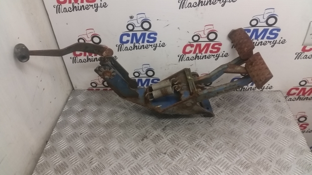 Детали тормозной системы для Тракторов Ford 4610, 10 Series Q Cab Brake Pedals Assembly With Support D8nn2a186a: фото 1