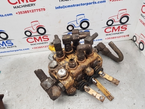 Ford 655, 655a, 550, 555, 555a Digger Loader Control Hydraulic Valve Complete - Гидравлический клапан для Экскаваторов-погрузчиков: фото 1 Ford 655, 655a, 550, 555, 555a Digger Loader Control Hydraulic Valve Complete - Гидравлический клапан для Экскаваторов-погрузчиков: фото 1