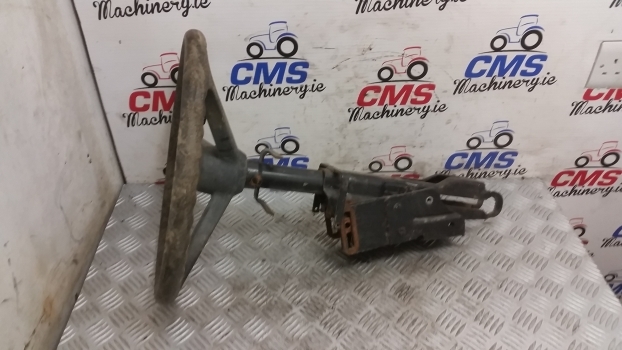 Ford 7840, 40 Series Steering Column Assembly With Steering Wheel 82009382 - Рулевое колесо для Тракторов: фото 1 Ford 7840, 40 Series Steering Column Assembly With Steering Wheel 82009382 - Рулевое колесо для Тракторов: фото 1