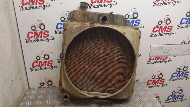 Ford Engine Water Cooling Radiator With Cowling - Радиатор для Тракторов: фото 1 Ford Engine Water Cooling Radiator With Cowling - Радиатор для Тракторов: фото 1