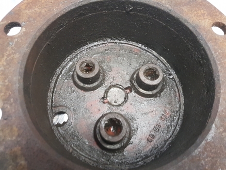 Ford Front Axle Hub Plate Hat 4472451020 - Ступица для Тракторов: фото 1 Ford Front Axle Hub Plate Hat 4472451020 - Ступица для Тракторов: фото 1
