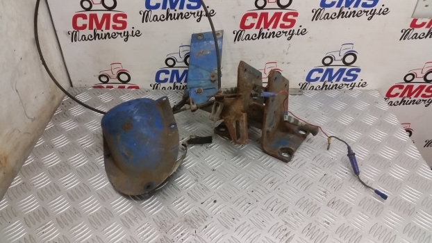 Ford New Holland Wheel Steering Support With Cable And Cover D5nn3b718b - Рулевое управление для Тракторов: фото 1