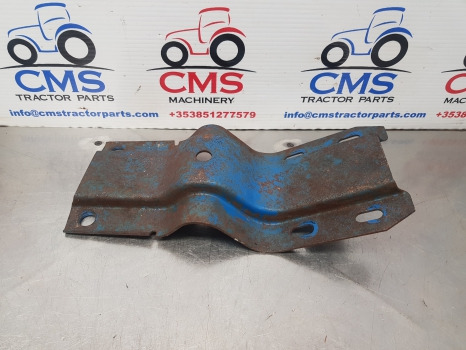 Ford Q, Sq Cab, 10, Tw, 30, 600 Series Cab Mudguard Bracket Support D5nn16n318a - Крыло: фото 1 Ford Q, Sq Cab, 10, Tw, 30, 600 Series Cab Mudguard Bracket Support D5nn16n318a - Крыло: фото 1