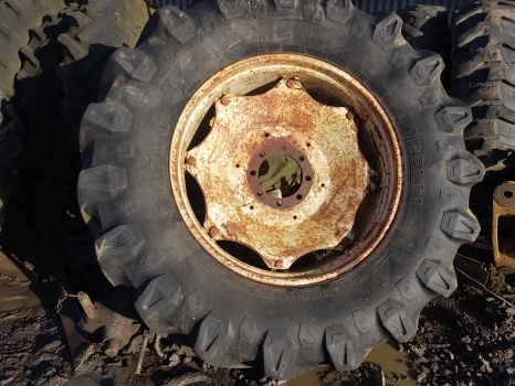 Ford Rear Wheel Complete R38 Pirelli Tm700 580/70r38 - Колесо для Тракторов: фото 1 Ford Rear Wheel Complete R38 Pirelli Tm700 580/70r38 - Колесо для Тракторов: фото 1