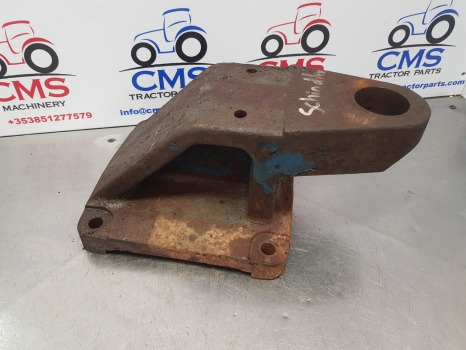Ford Schindler 8200, 8100 Front Axle Support Bracket Hl558 - Подвеска: фото 1