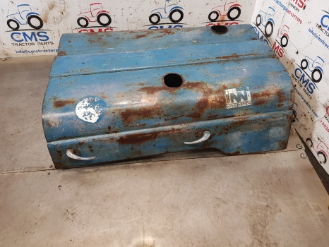 Ford Super Dexta Cab Bonnet Hood Assy 2 Holes, Hood Assy Original - Кузов и экстерьер: фото 1 Ford Super Dexta Cab Bonnet Hood Assy 2 Holes, Hood Assy Original - Кузов и экстерьер: фото 1