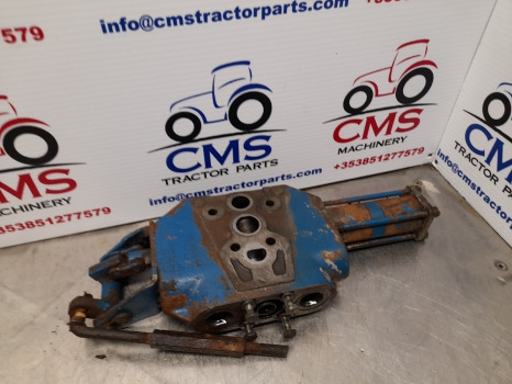 Ford Tw20, Tw10, 8700, 9700 Hydraulic Auxiliary Spool Valve D8nnb950ba - Гидравлика: фото 1 Ford Tw20, Tw10, 8700, 9700 Hydraulic Auxiliary Spool Valve D8nnb950ba - Гидравлика: фото 1