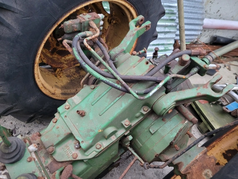 John Deere 2030, 2130 Hydraulic Lift Cover Assy L31272, L32061, L32649, L41932 - Гидравлика: фото 1 John Deere 2030, 2130 Hydraulic Lift Cover Assy L31272, L32061, L32649, L41932 - Гидравлика: фото 1