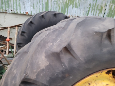 John Deere 2130 Rear Wheel Rim And Tyre 16.9/14-30, R30, At30619 - Колесо: фото 1 John Deere 2130 Rear Wheel Rim And Tyre 16.9/14-30, R30, At30619 - Колесо: фото 1