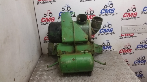 John Deere 3350, 2250 Air Cleaner And Hydraulic Reservoir Al55540, Al66857 - Воздушный фильтр для Тракторов: фото 1 John Deere 3350, 2250 Air Cleaner And Hydraulic Reservoir Al55540, Al66857 - Воздушный фильтр для Тракторов: фото 1