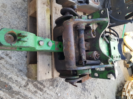 John Deere 6100, 6200, 6300, 6400 Pick Up Hitch Complete Al80042, Al80043 - Рама/ Шасси: фото 1 John Deere 6100, 6200, 6300, 6400 Pick Up Hitch Complete Al80042, Al80043 - Рама/ Шасси: фото 1