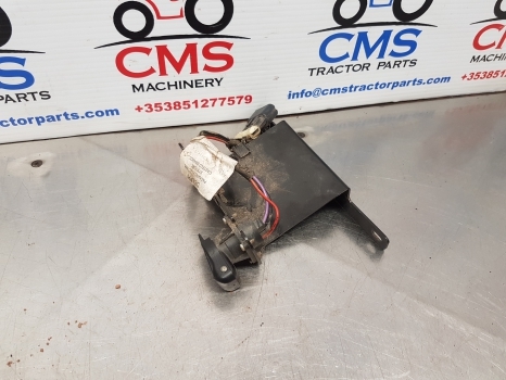 John Deere 6115m, 6m Series, Terminal Power Outlet Socket With Bracket Al114895 - Кабели/ Провода: фото 1 John Deere 6115m, 6m Series, Terminal Power Outlet Socket With Bracket Al114895 - Кабели/ Провода: фото 1