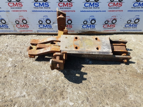 Massey Ferguson 135, 390, 690, 675 Pick Up Hitch Complete For Parts 886230m1 - Рама/ Шасси: фото 1