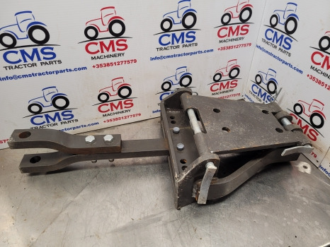 Massey Ferguson 35, 35x, 135, 165, 175, 178 Swinging Draw Bar Hitch - Рама/ Шасси: фото 1