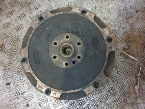 Massey Ferguson 50b Engine Flywheel 31215680 - Маховик: фото 1 Massey Ferguson 50b Engine Flywheel 31215680 - Маховик: фото 1