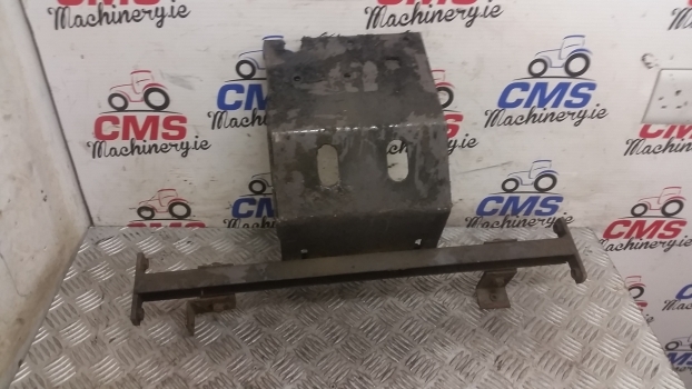 Massey Ferguson 690 Engine Support Plate, Bracket - Двигатель и запчасти для Тракторов: фото 1