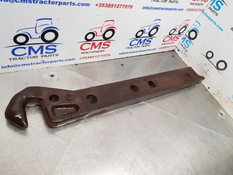 Massey Ferguson699, 698, 300 , 600series,pick Up Hitch Hook 1666857m93 - Рама/ Шасси: фото 1