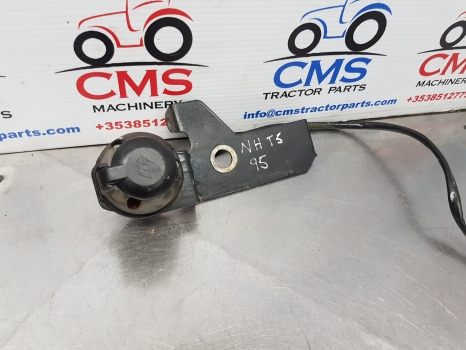 New Holland T5.95, T5 Trailer Socket And Bracket 47463656, 5102156, 84230588 - Электрическая система для Сельскохозяйственной техники: фото 1 New Holland T5.95, T5 Trailer Socket And Bracket 47463656, 5102156, 84230588 - Электрическая система для Сельскохозяйственной техники: фото 1
