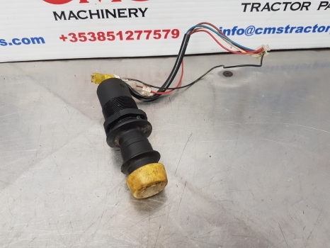 New Holland T7040, T7000, T6, T7, T8, T9 Pto Switch 87494204, 87711522 - Электрическая система: фото 1 New Holland T7040, T7000, T6, T7, T8, T9 Pto Switch 87494204, 87711522 - Электрическая система: фото 1