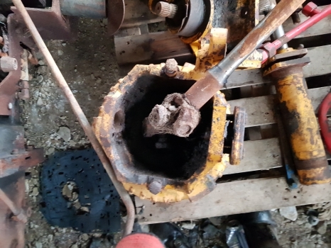 Sanderson Manitou Carraro 710-19 Front Axle Lhs, Rear Axle Rhs Hub 121794 - Передняя ось: фото 1