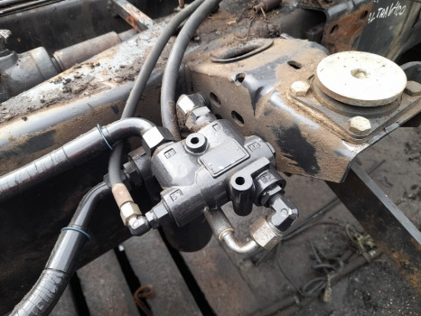 Valtra 6100, 6200, 6300, 6400 Hydraulic Priority Valve 152b8140, V32591300 - Гидравлика: фото 1 Valtra 6100, 6200, 6300, 6400 Hydraulic Priority Valve 152b8140, V32591300 - Гидравлика: фото 1