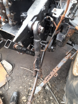 Valtra 6100, 6200, 6300, 6400 Levelling Box Rhs Lhs V32590800 - Подвеска: фото 1
