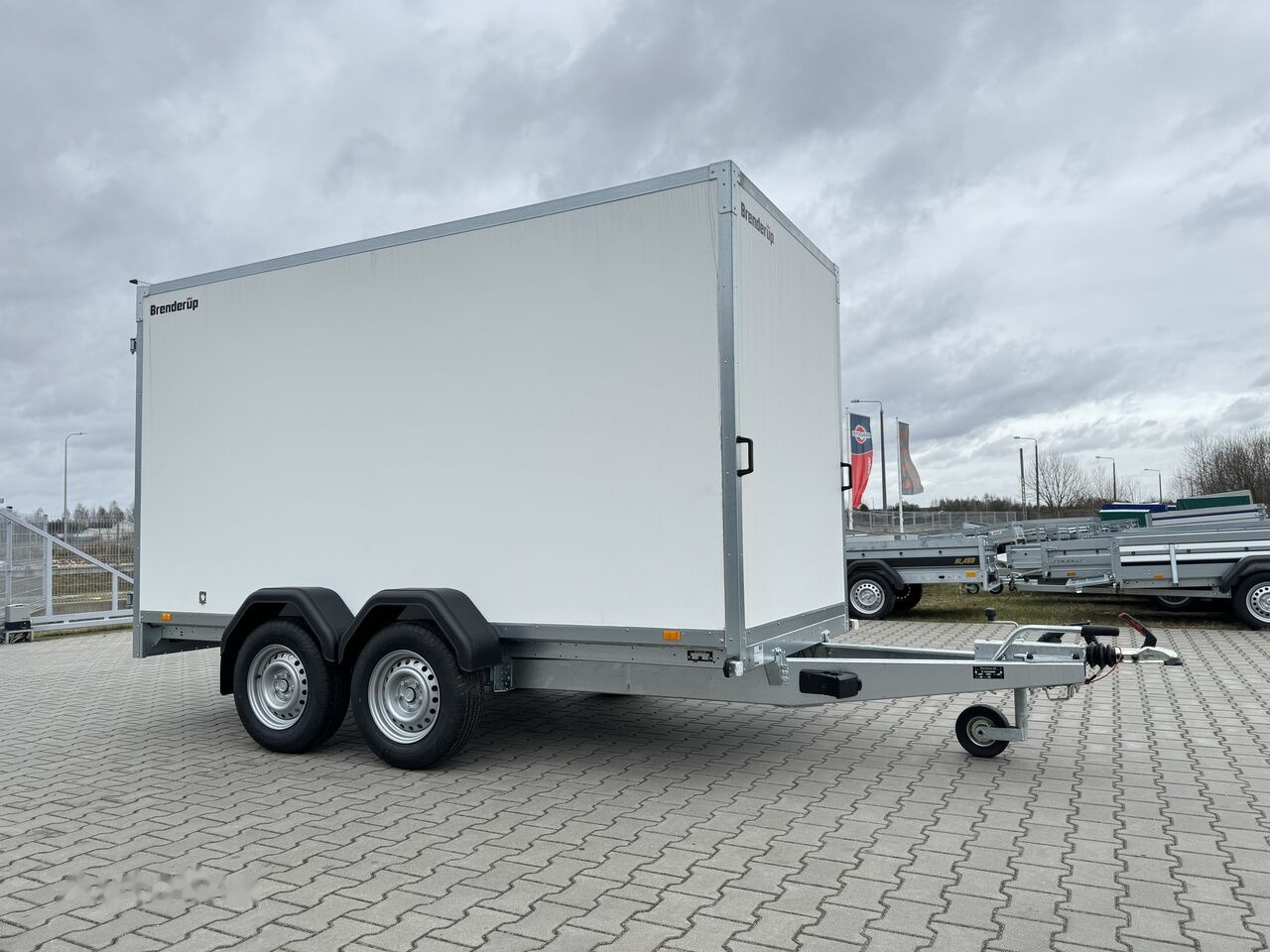 Brenderup Cargo 7350 TBD drzwi 350x155x185 cm - Прицеп-фургон: фото 4 Brenderup Cargo 7350 TBD drzwi 350x155x185 cm - Прицеп-фургон: фото 4