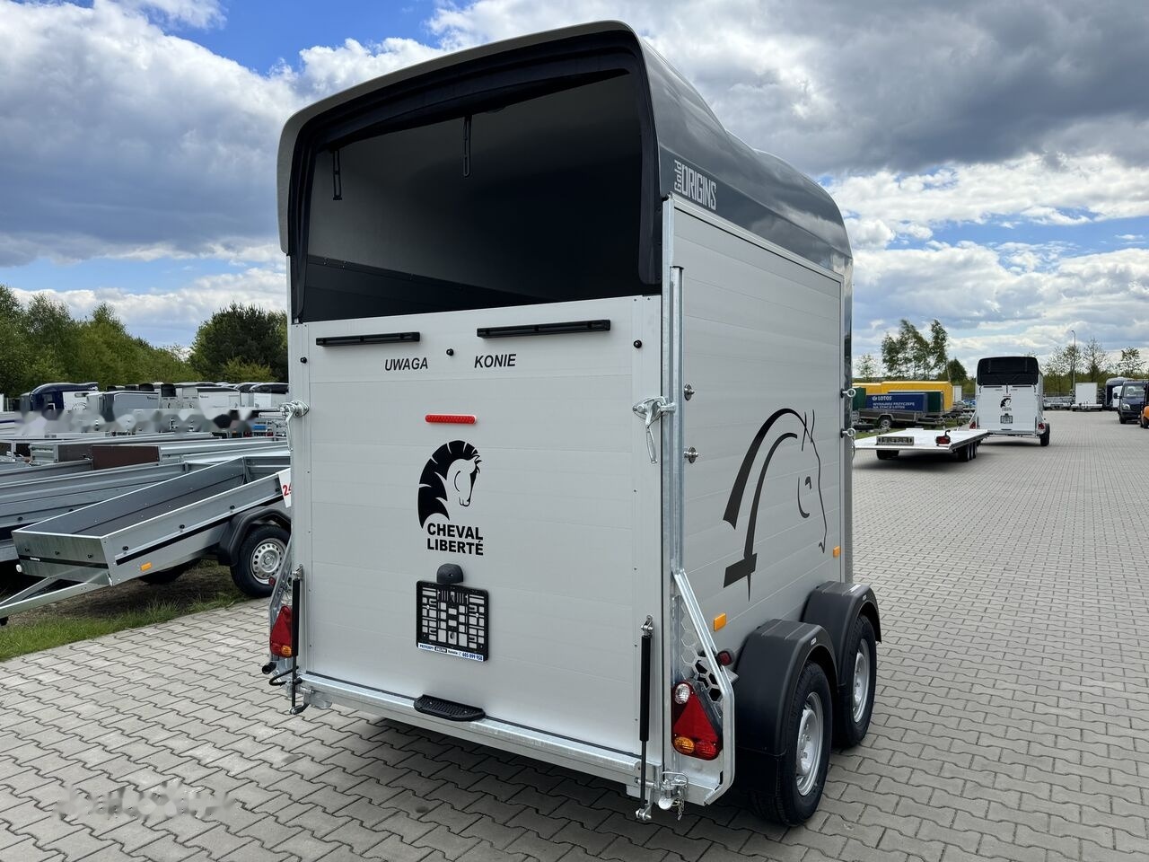 Cheval Liberté Gold Origins ALU przyczepa do przewozu 2 koni 2000kg + siodlarni - Прицеп-коневоз: фото 4 Cheval Liberté Gold Origins ALU przyczepa do przewozu 2 koni 2000kg + siodlarni - Прицеп-коневоз: фото 4