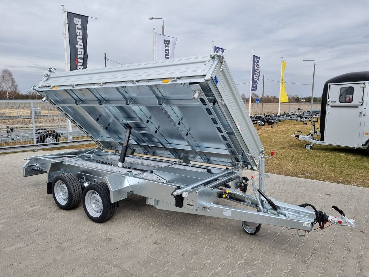 Humbaur HTK 3500.37 - Самосвальный прицеп: фото 1 Humbaur HTK 3500.37 - Самосвальный прицеп: фото 1