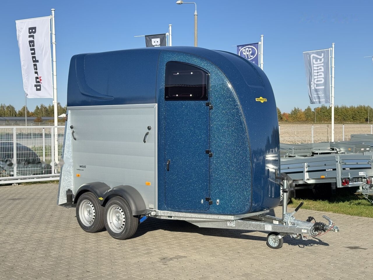 Новый Прицеп-коневоз Humbaur Pegasus 2400 trailer for 2 horses saddle room 2.4T GVW: фото 1 Новый Прицеп-коневоз Humbaur Pegasus 2400 trailer for 2 horses saddle room 2.4T GVW: фото 1