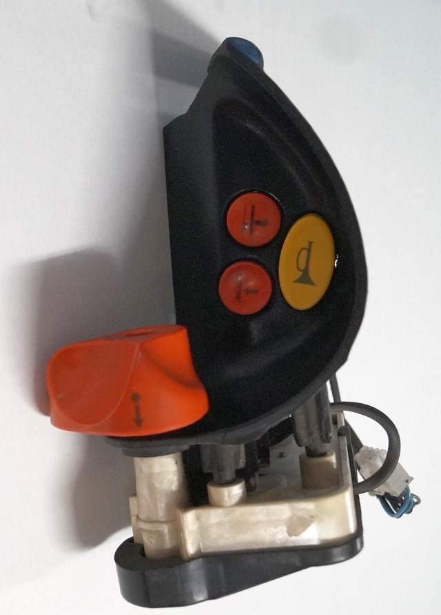 Linde 1443605100 | Rijschakelaar Control handle Control module - Электрическая система для Погрузочно-разгрузочной техники: фото 1 Linde 1443605100 | Rijschakelaar Control handle Control module - Электрическая система для Погрузочно-разгрузочной техники: фото 1