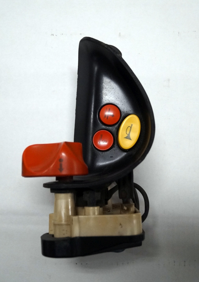 Linde 1443605100 | Rijschakelaar Control handle Control module - Электрическая система для Погрузочно-разгрузочной техники: фото 1 Linde 1443605100 | Rijschakelaar Control handle Control module - Электрическая система для Погрузочно-разгрузочной техники: фото 1