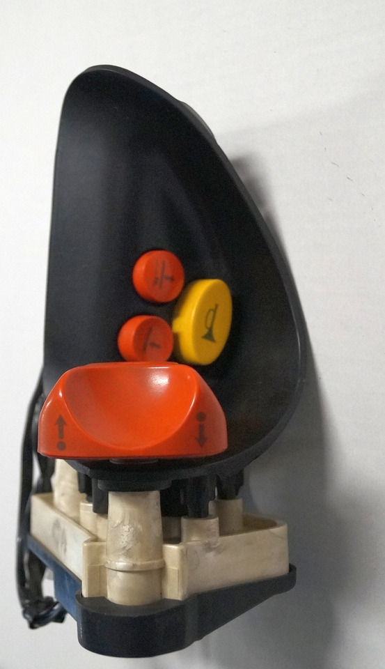 Linde 1443605100 | Rijschakelaar Control handle Control module - Электрическая система для Погрузочно-разгрузочной техники: фото 1 Linde 1443605100 | Rijschakelaar Control handle Control module - Электрическая система для Погрузочно-разгрузочной техники: фото 1