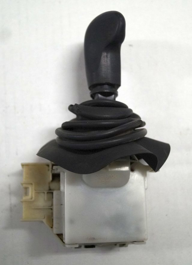 Toyota 57460-30621-71 | Directional switch from 8FBMT-20H year 2012 - Электрическая система для Погрузочно-разгрузочной техники: фото 1 Toyota 57460-30621-71 | Directional switch from 8FBMT-20H year 2012 - Электрическая система для Погрузочно-разгрузочной техники: фото 1