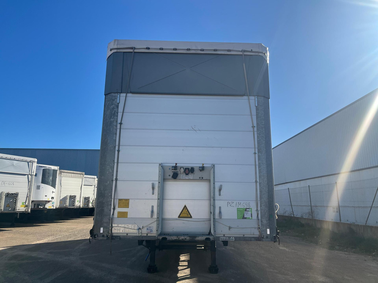 Schmitz Cargobull SCS24/L Varios - Тентованный полуприцеп: фото 1 Schmitz Cargobull SCS24/L Varios - Тентованный полуприцеп: фото 1