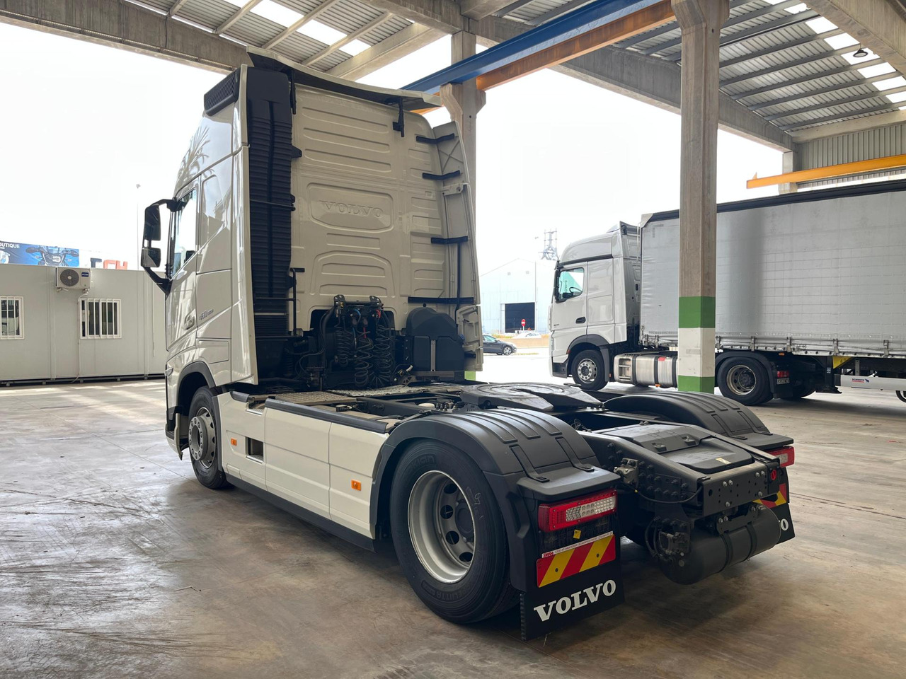 Volvo FH 500 Globetrotter XL Varios I-ParkCool - Тягач: фото 4 Volvo FH 500 Globetrotter XL Varios I-ParkCool - Тягач: фото 4