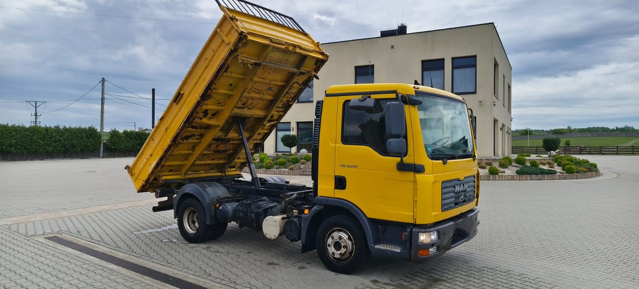 MAN TGL 8.210 * 2007 * 3-stronny KIPER * NOWE OPONY * MANUAL * RESOR * 3 MIEJSCA - Самосвал: фото 1 MAN TGL 8.210 * 2007 * 3-stronny KIPER * NOWE OPONY * MANUAL * RESOR * 3 MIEJSCA - Самосвал: фото 1