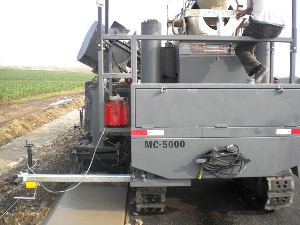 Kinglink MC5000 Concrete slipform paver for road ditch and gutter - Бетоноукладчик: фото 3 Kinglink MC5000 Concrete slipform paver for road ditch and gutter - Бетоноукладчик: фото 3
