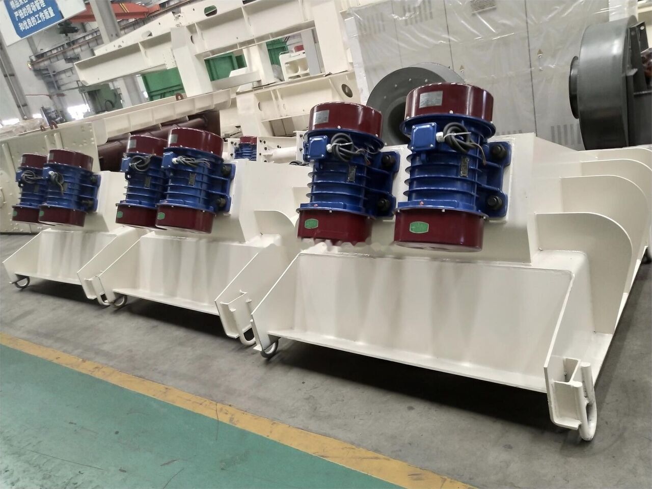 Kinglink Transit Hopper Pan Vibrating feeder GZG1012 - Горнодобывающая техника: фото 1 Kinglink Transit Hopper Pan Vibrating feeder GZG1012 - Горнодобывающая техника: фото 1