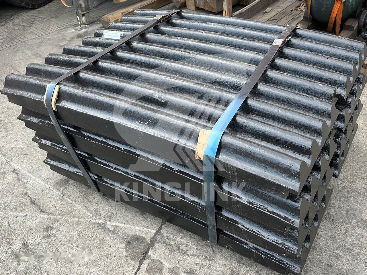 Movable and Fixed Jaw Plates for CT2036 CT3042 | Kinglink 17003346 for crusher - Запчасти для Дробилок: фото 1 Movable and Fixed Jaw Plates for CT2036 CT3042 | Kinglink 17003346 for crusher - Запчасти для Дробилок: фото 1