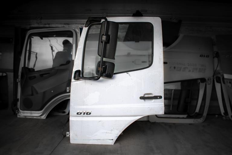 MERCEDES-BENZ ATEGO II - LEFT - Дверь и запчасти для Грузовиков: фото 1 MERCEDES-BENZ ATEGO II - LEFT - Дверь и запчасти для Грузовиков: фото 1
