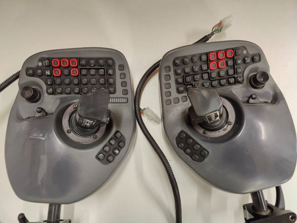 Komatsu Joysticks - Электрическая система для Лесозаготовительной техники: фото 1 Komatsu Joysticks - Электрическая система для Лесозаготовительной техники: фото 1