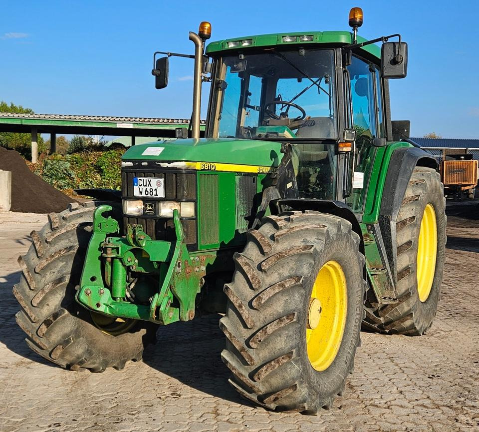 John Deere 6810 | Stoll Robust 30 HDP FL | FH | 8.070 Std. - Трактор: фото 1 John Deere 6810 | Stoll Robust 30 HDP FL | FH | 8.070 Std. - Трактор: фото 1