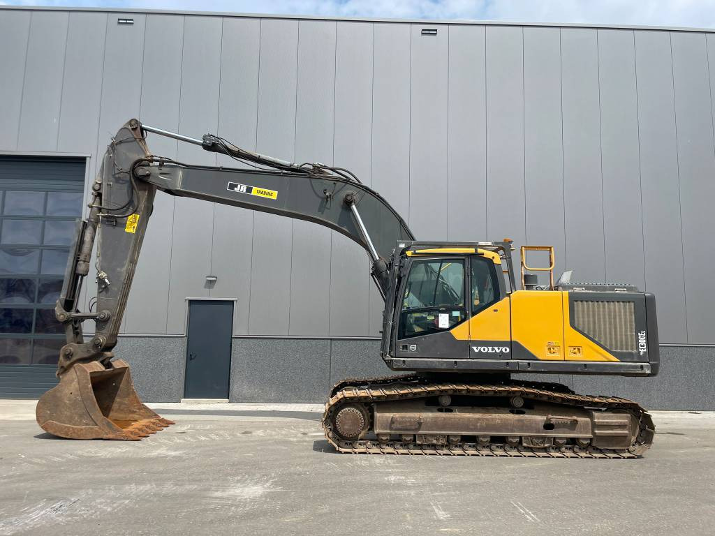 Гусеничный экскаватор Volvo EC 300 EL: фото 1 Гусеничный экскаватор Volvo EC 300 EL: фото 1