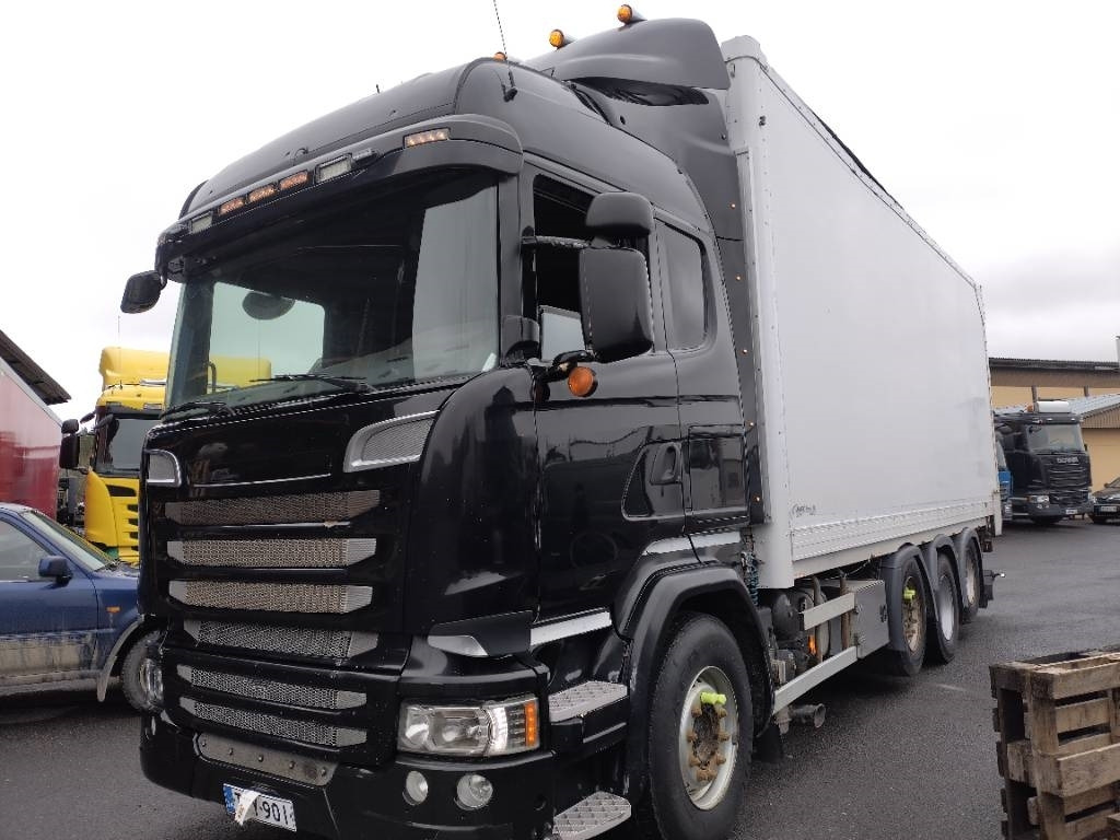 Scania R 580 8x2 ketjupurku kori 50mottia - Грузовик с закрытым кузовом: фото 2 Scania R 580 8x2 ketjupurku kori 50mottia - Грузовик с закрытым кузовом: фото 2